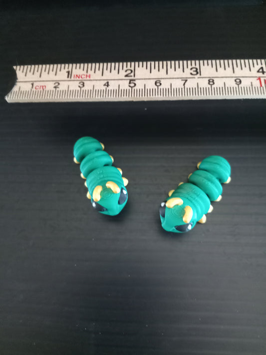 Cinderwing 3D Caterpillar Tadling – Articulated Fidget Toy (Green & Gold)