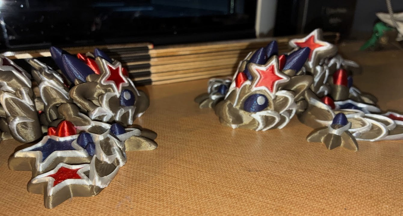Star Cookie Tiny Wyvern Dragon – Cinderwing3D Articulated Dragon | Patriotic Fantasy Dragon Collectible