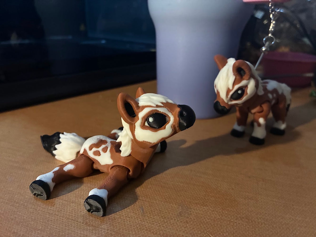 Cinderwing3D Ghost Horse Keychain – Dark Brown Articulated 3D Printed Horse