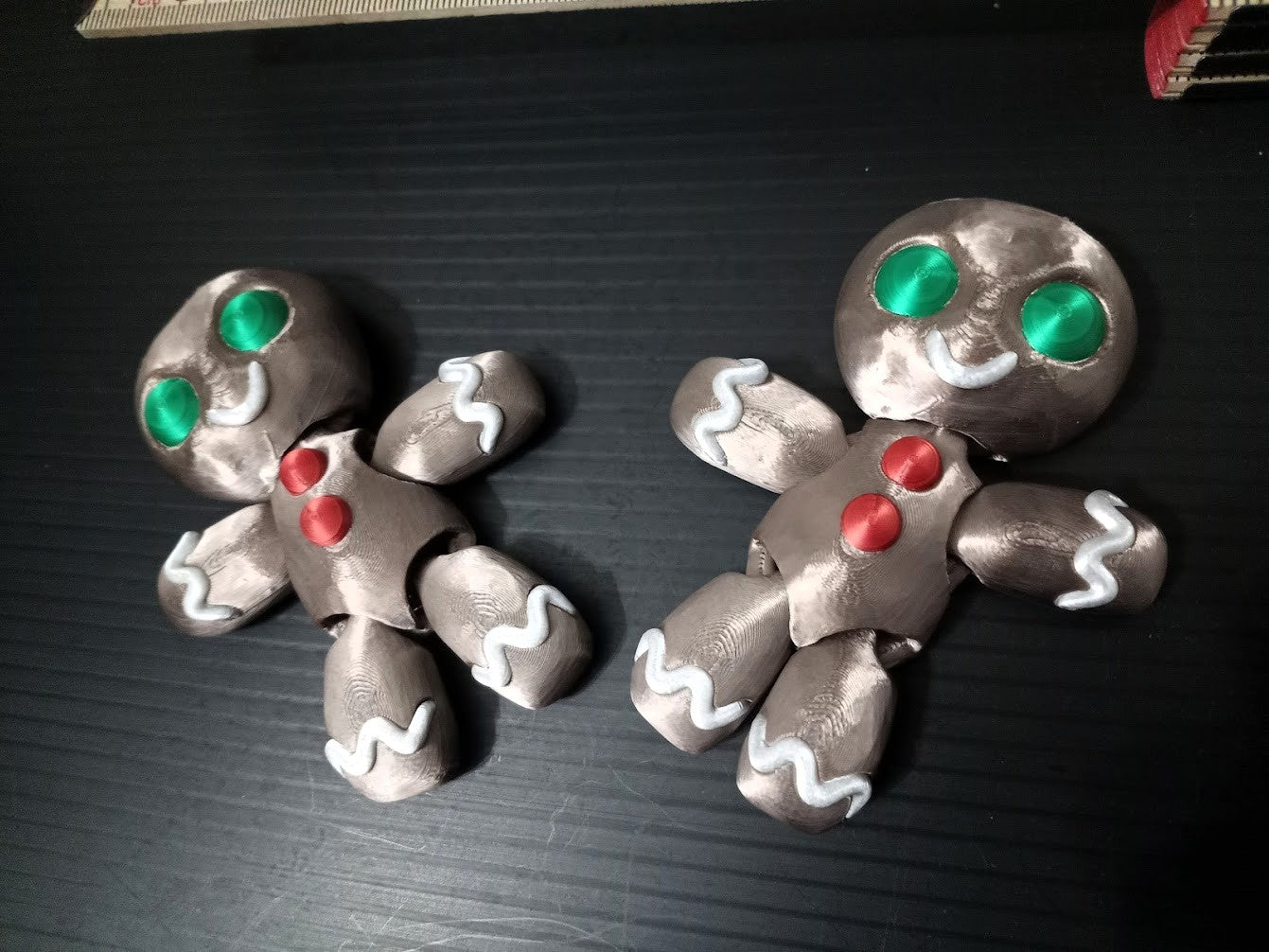 Cinderwing3D Gingerbread Boy Keychain – Articulated Holiday Charm