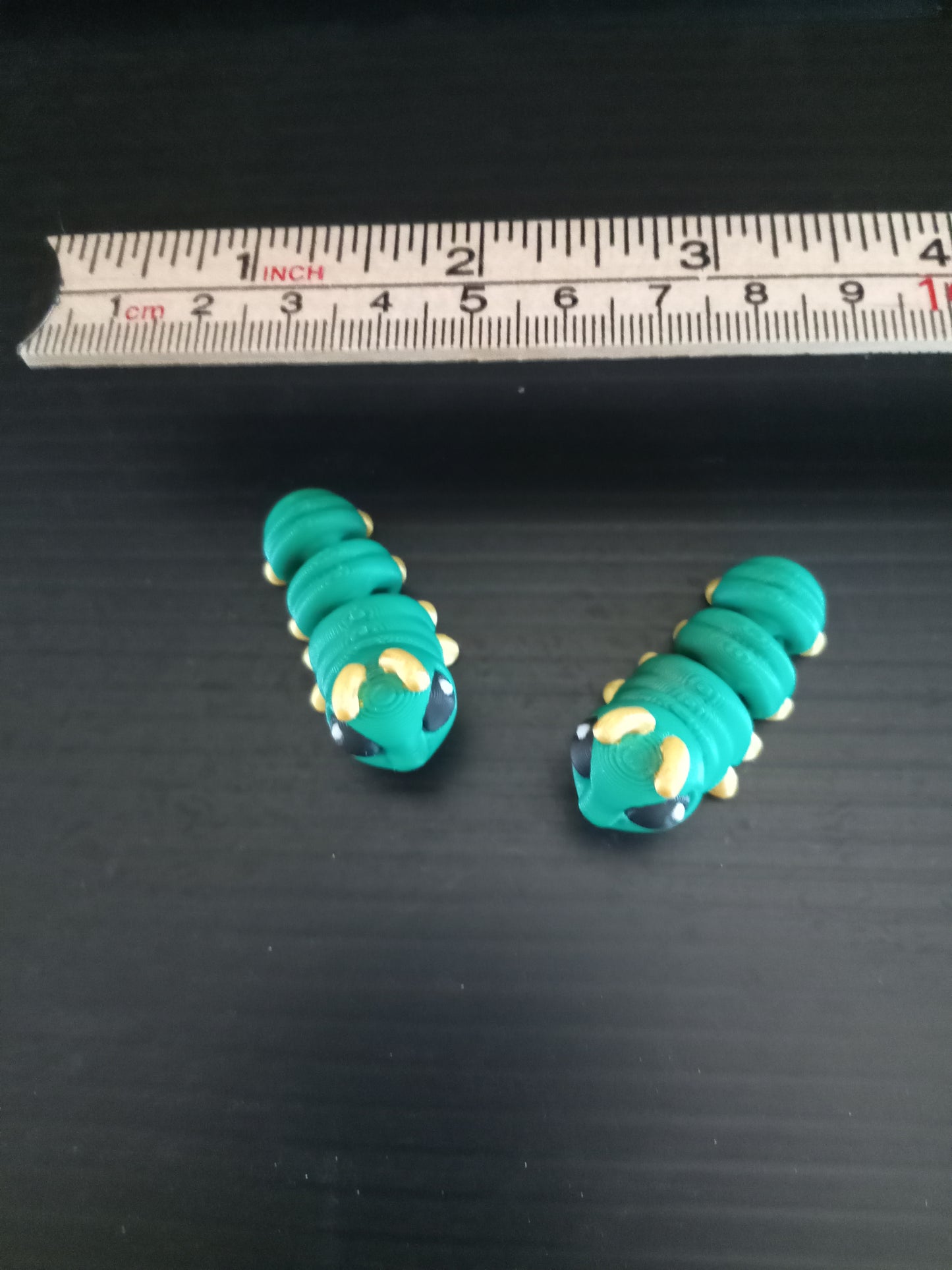 Cinderwing 3D Caterpillar Tadling – Articulated Fidget Toy (Green & Gold)